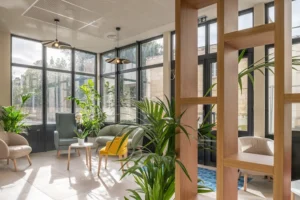 Hall d’entrée lumineux dans un immeuble à Bordeaux – projet architectural